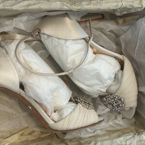 Badgley Mischka "Darling" Heels - Size 8 New in Box!
